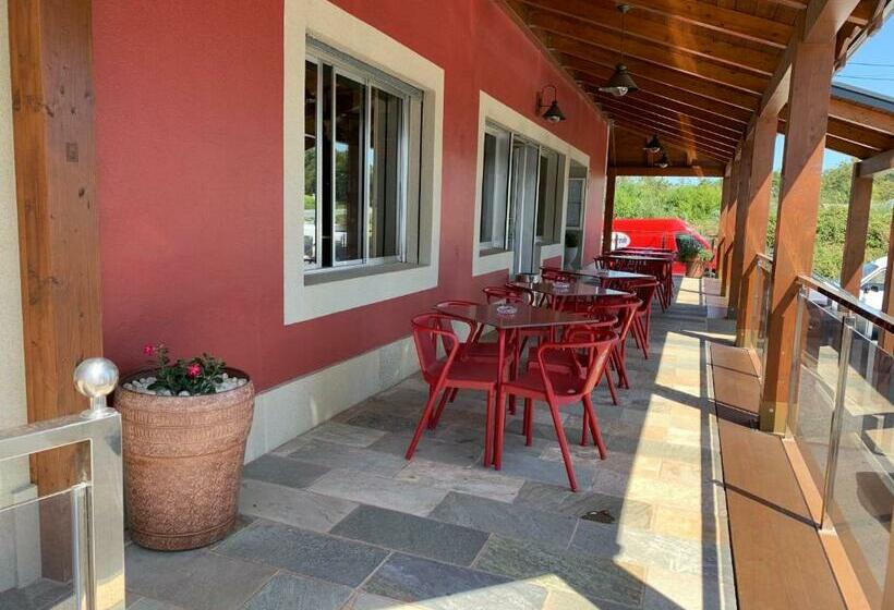 Отель Hostal O Cruceiro