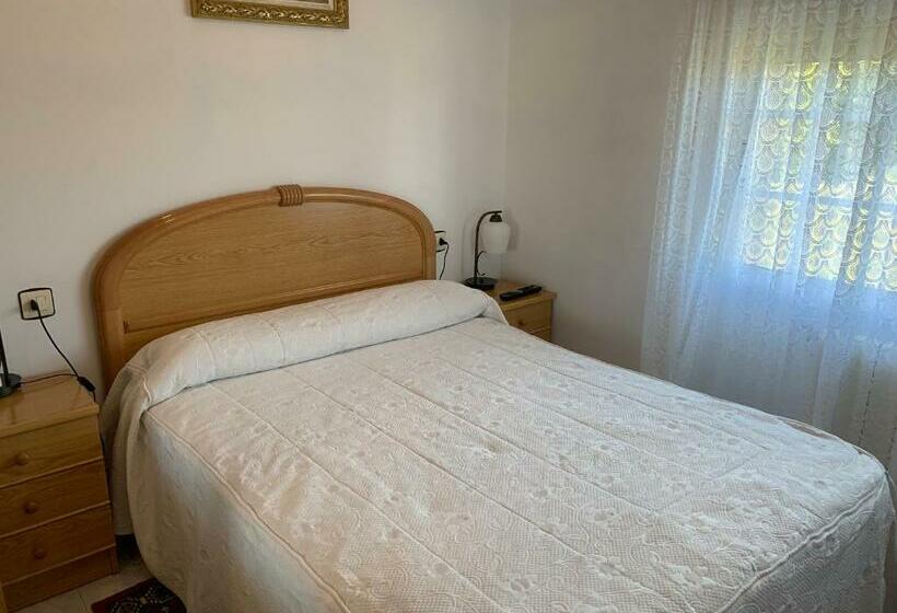 Отель Hostal O Cruceiro