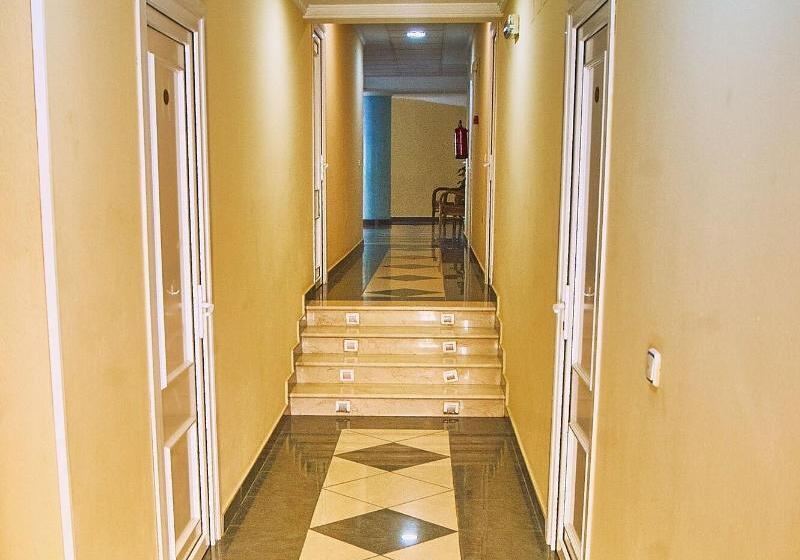 فندق Hostal Restaurante La Nina