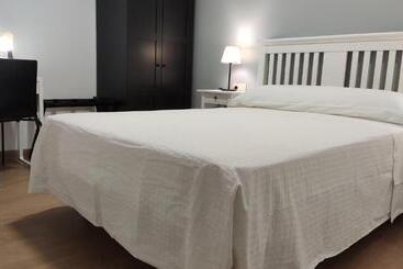 هتل Hostal Restaurante Paris