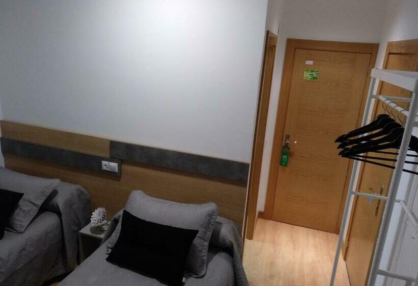 هتل Hostal Rioja Condestable