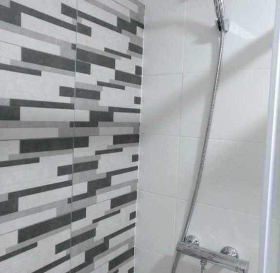 هتل Hostal Rioja Condestable