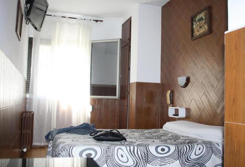 هتل Hostal Sanmar