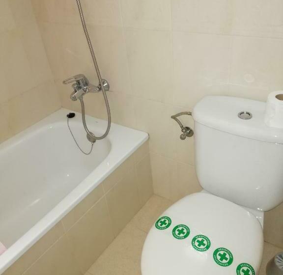 هتل Hostal Santa Clara