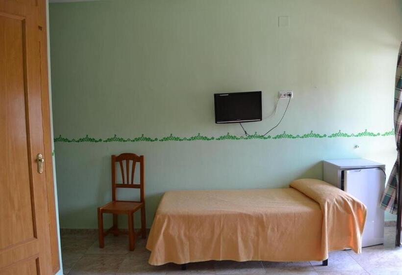 فندق Hostal Vadillo