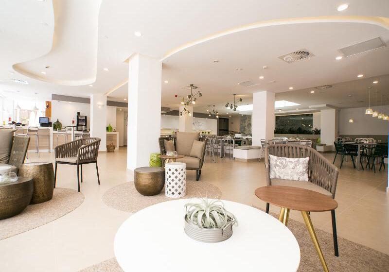 Livvo Anamar Suites