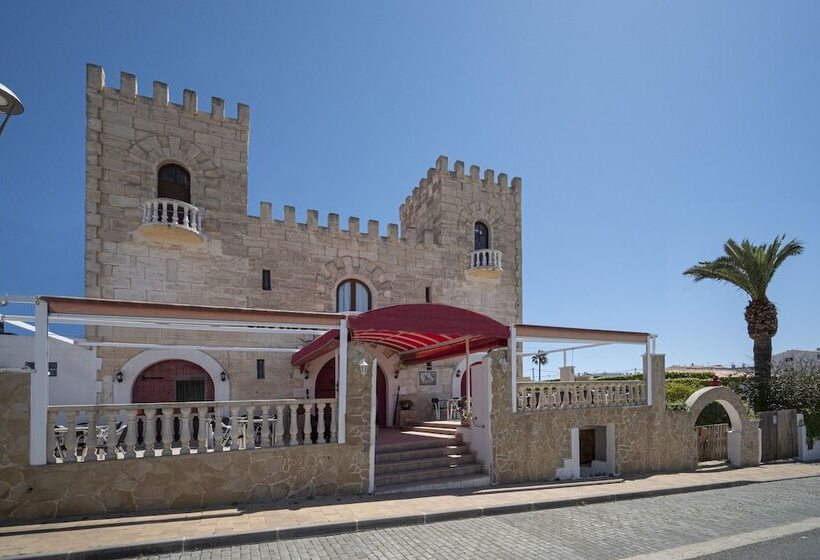 مسافرخانه Castell De Lo
