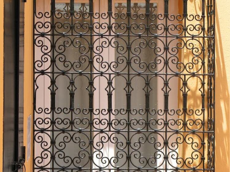 فندق فئة نجمة واحدة La Flor De Al Andalus