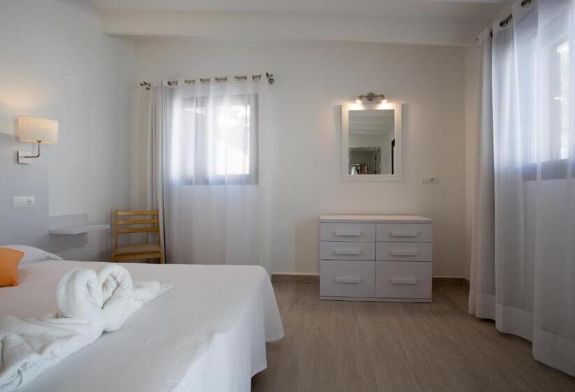 مسافرخانه Rosamar   Emar Hotels