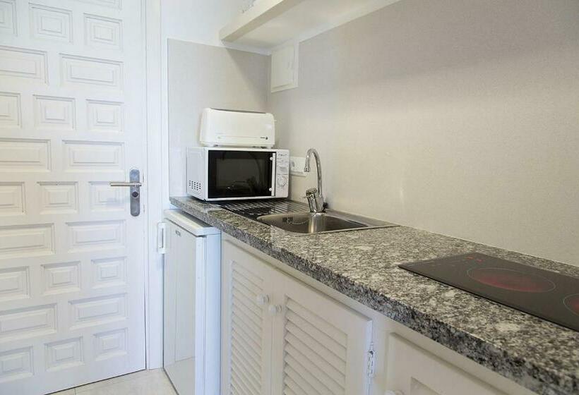 هتل Apartamentos Es Caló