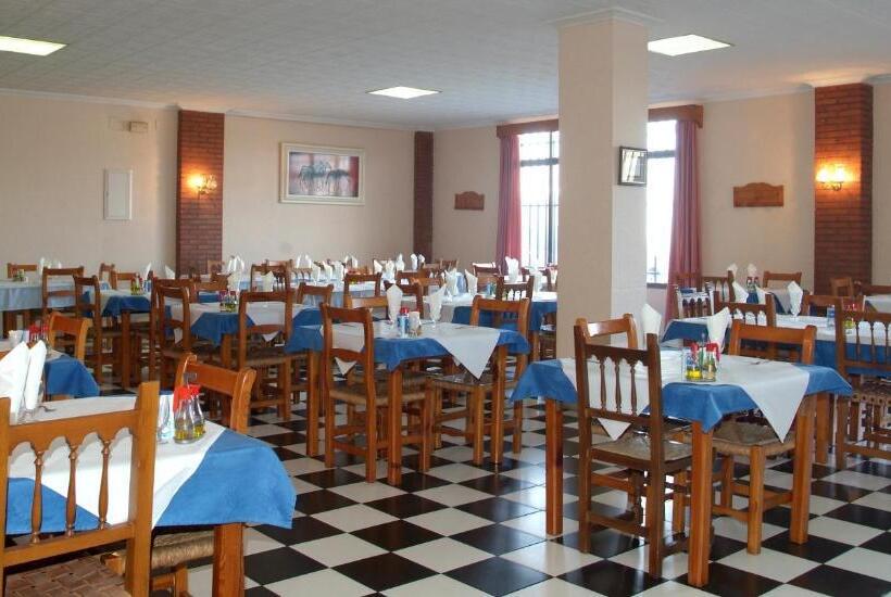 هتل Hostal Arias