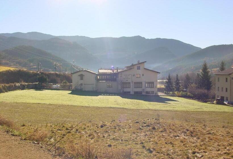 هتل Hostal Cal Batista