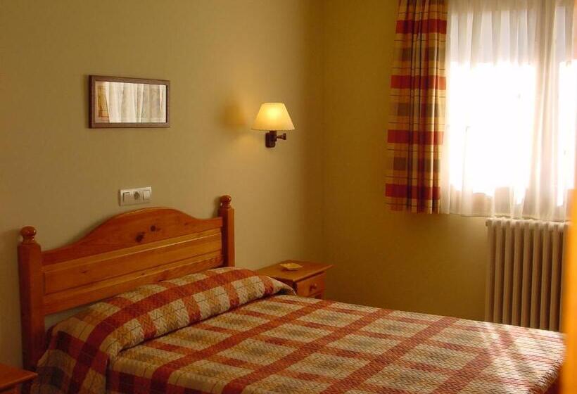 هتل Hostal Cal Batista