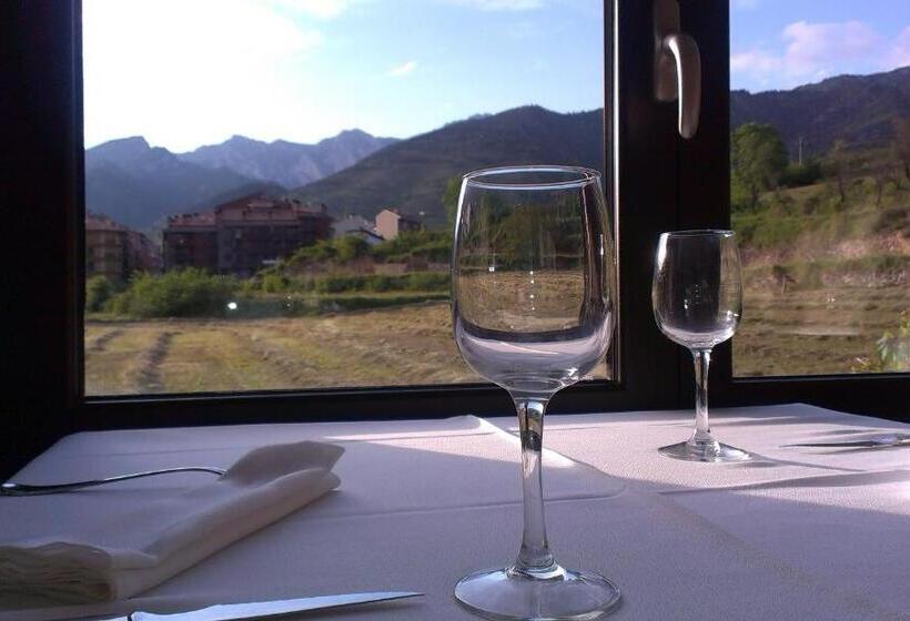هتل Hostal Cal Batista