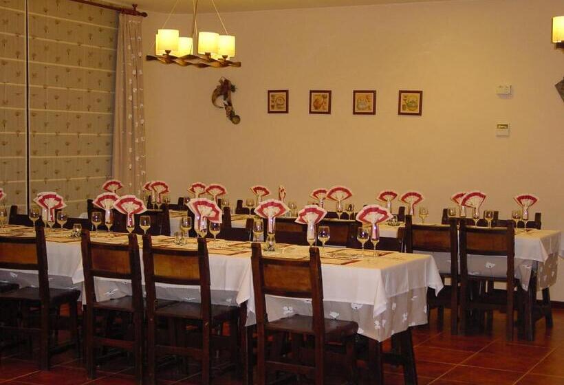 هتل Hostal Cal Batista