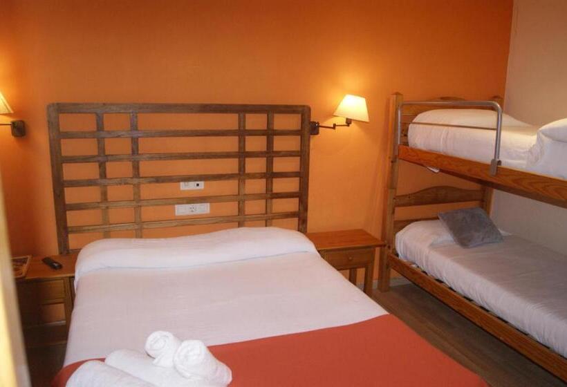 هتل Hostal Cal Batista