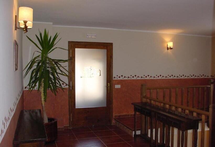 هتل Hostal Cal Batista