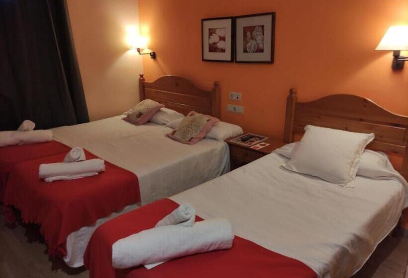 هتل Hostal Cal Batista