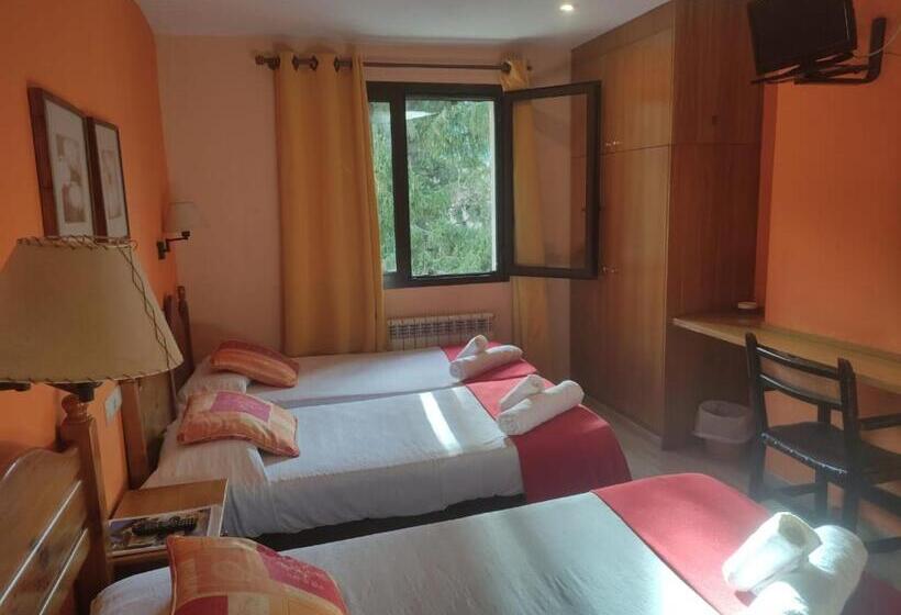 هتل Hostal Cal Batista