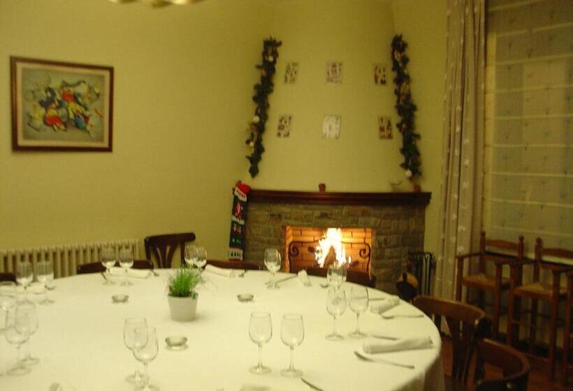 هتل Hostal Cal Batista