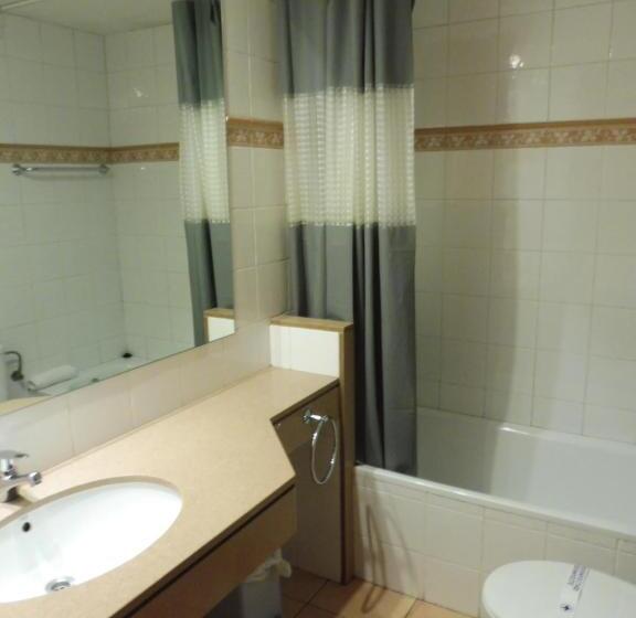 هتل Hostal Cal Batista