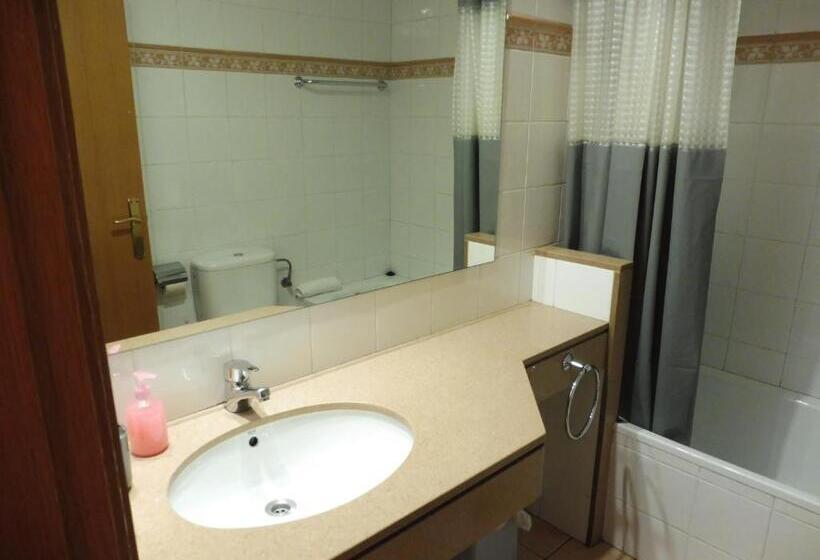 هتل Hostal Cal Batista