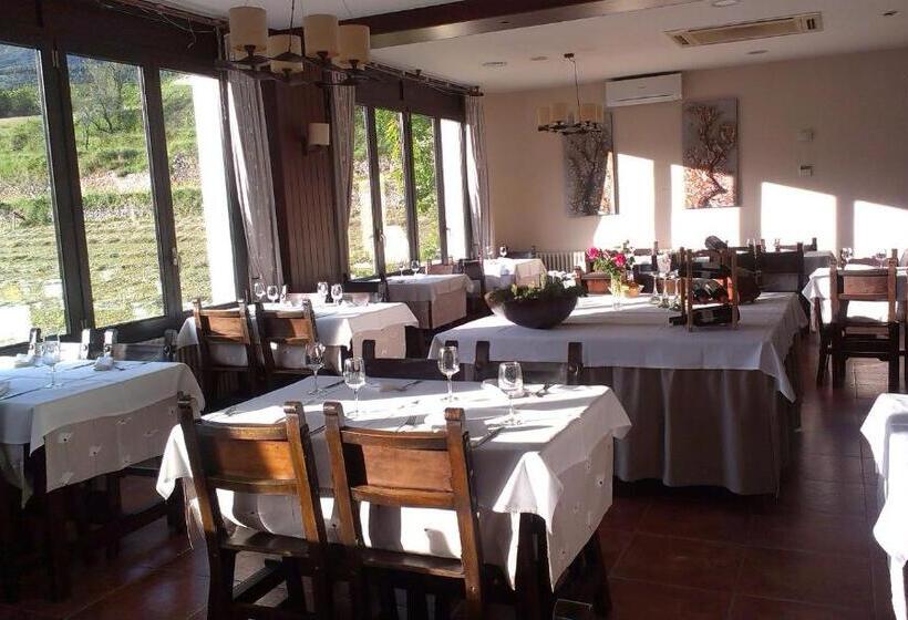 هتل Hostal Cal Batista