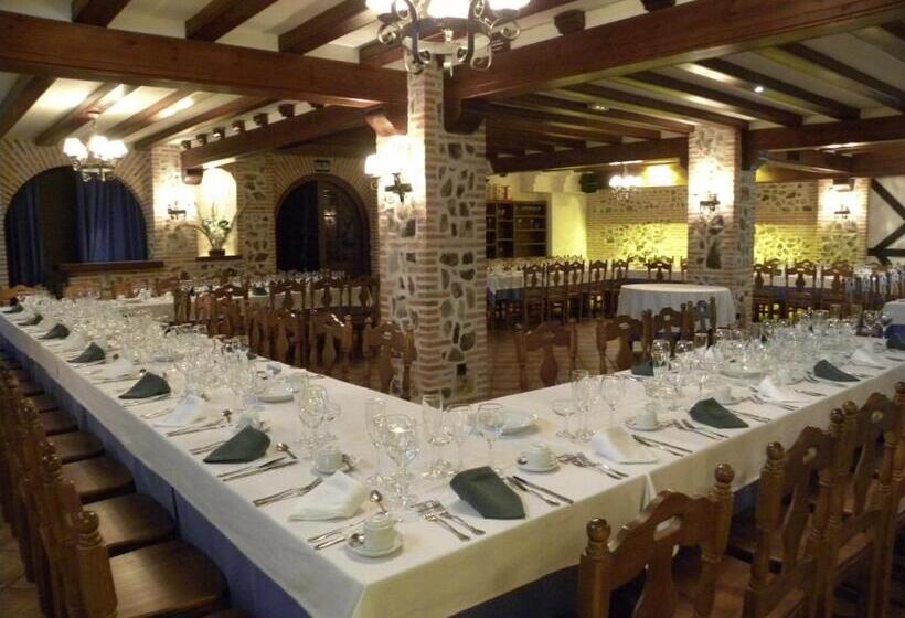 هتل Hostal Las Fuentes