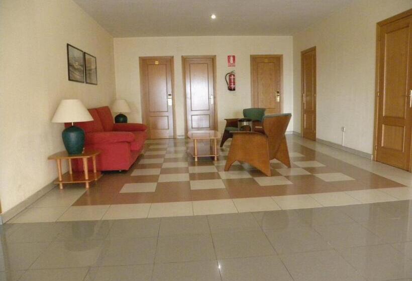 هتل Hostal Las Fuentes