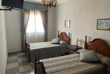 هتل Hostal Las Palomas