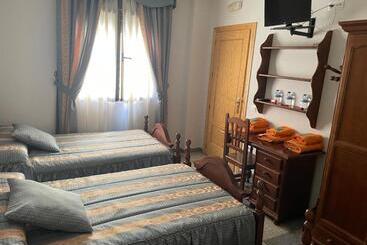 هتل Hostal Las Palomas