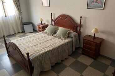 هتل Hostal Las Palomas