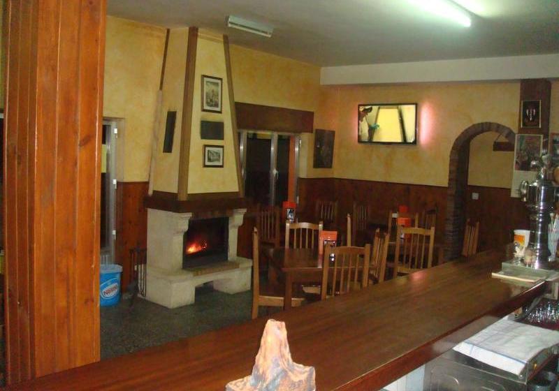 בית מלון כפרי Hostal Poncebos