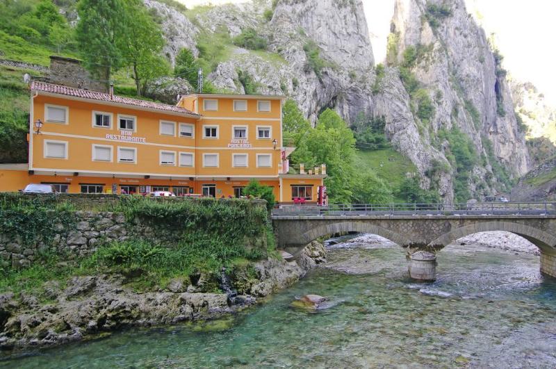בית מלון כפרי Hostal Poncebos