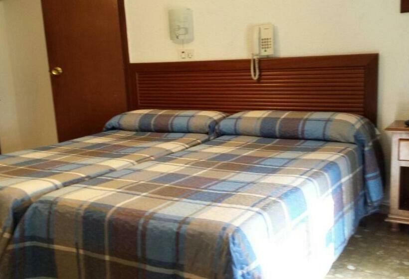 هتل Hostal Ronda