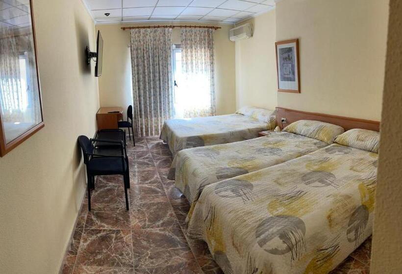 هتل Hostal Rosaleda