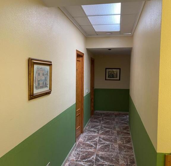 هتل Hostal Rosaleda