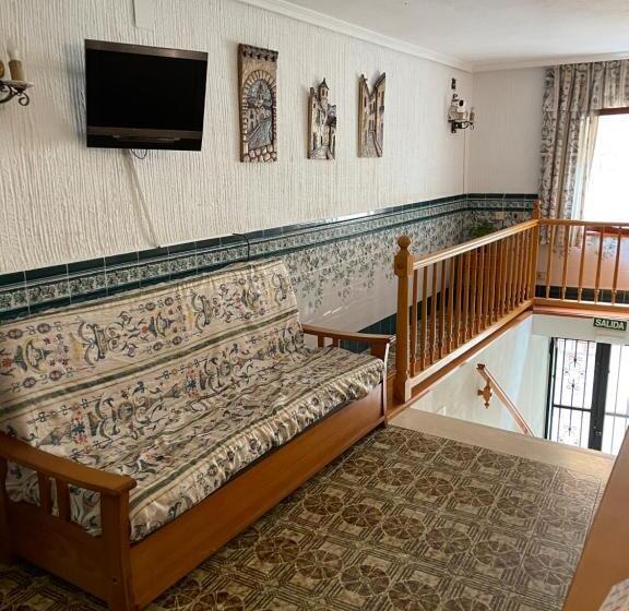 هتل Hostal Rosaleda