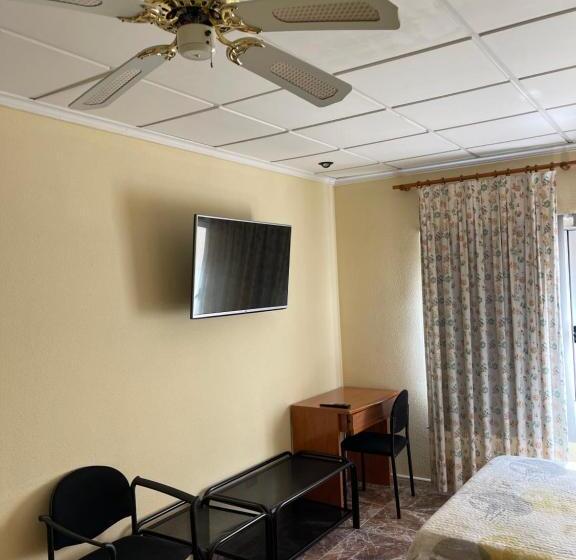 هتل Hostal Rosaleda