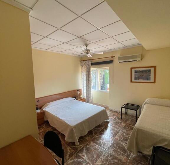 هتل Hostal Rosaleda