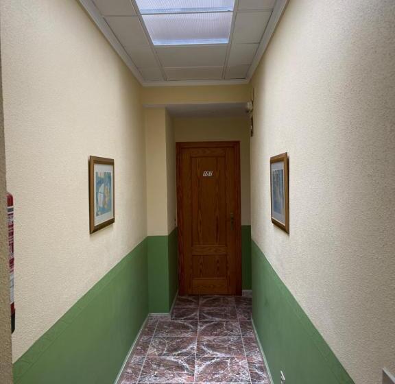 هتل Hostal Rosaleda
