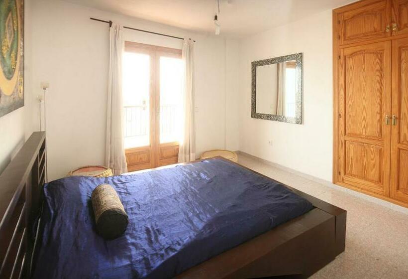 فندق Hostal Y Apartamentos Santa Eulalia