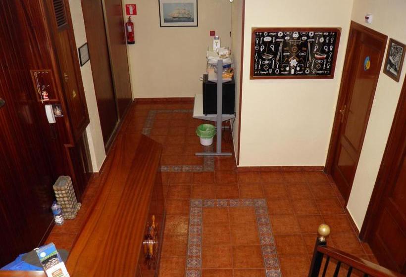 هتل Pensión El Camarote