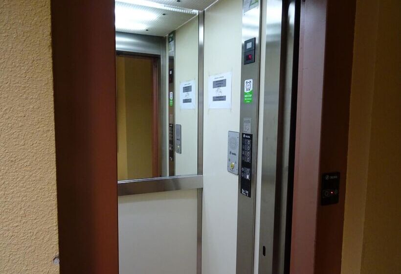 هتل Bearan Bar & Rooms