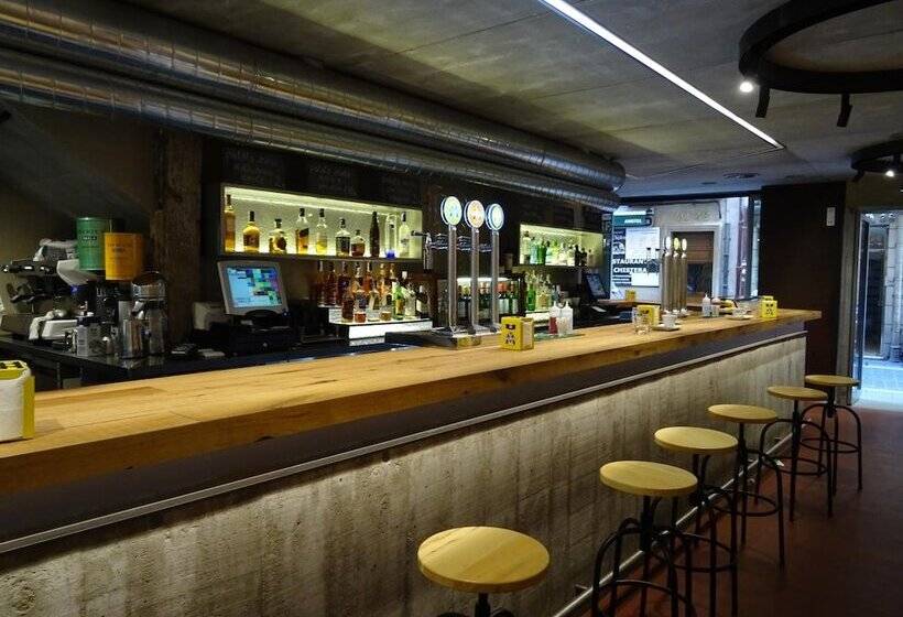 هتل Bearan Bar & Rooms