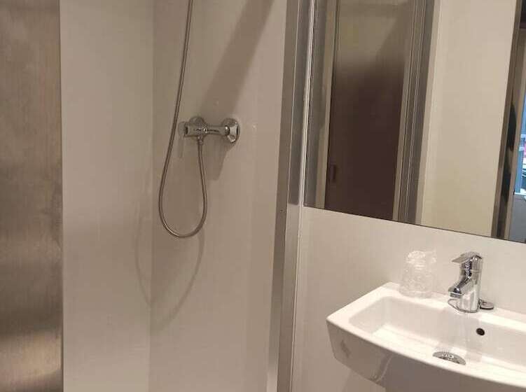 هتل Bearan Bar & Rooms