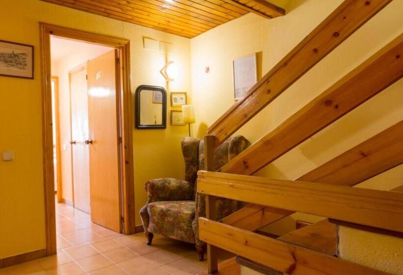 هتل Hostal Aiguamog