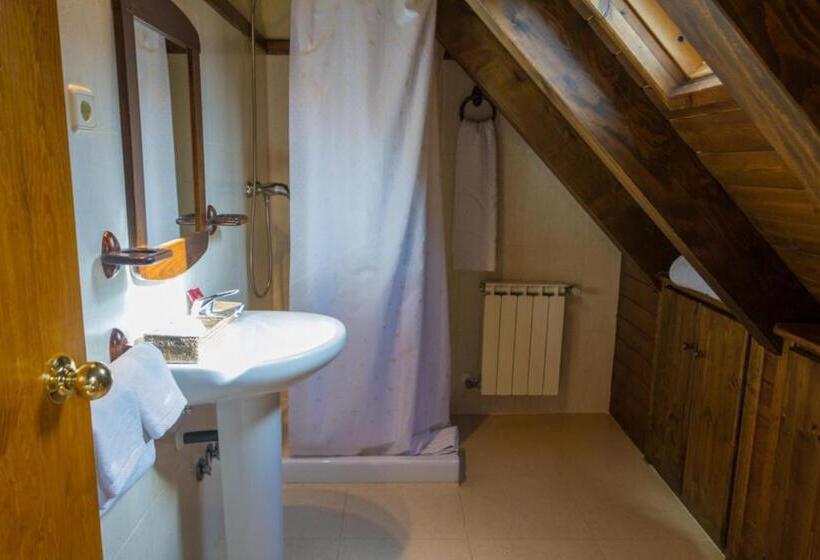هتل Hostal Aiguamog