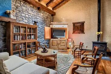 هتل Hostal Almadiero