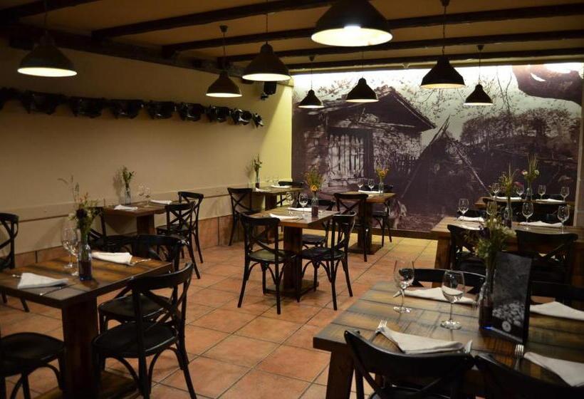 호텔 Hostal Ameztia